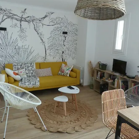 Pour 4 Personnes, Tres Proche Centre Ville, Vue Port, Confort