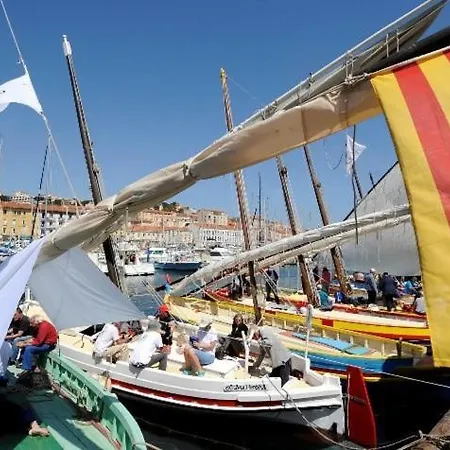 Appartamento Pour 4 Personnes, Très Proche Centre Ville, Vue Port, Confort